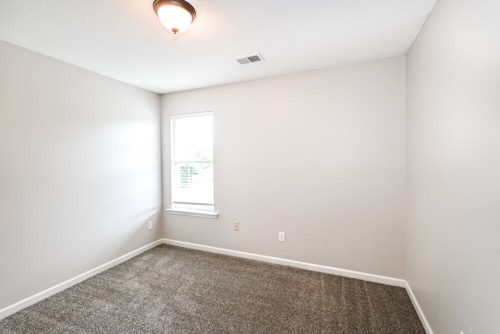 Building Photo - 316 Vaiden Ridge Dr N