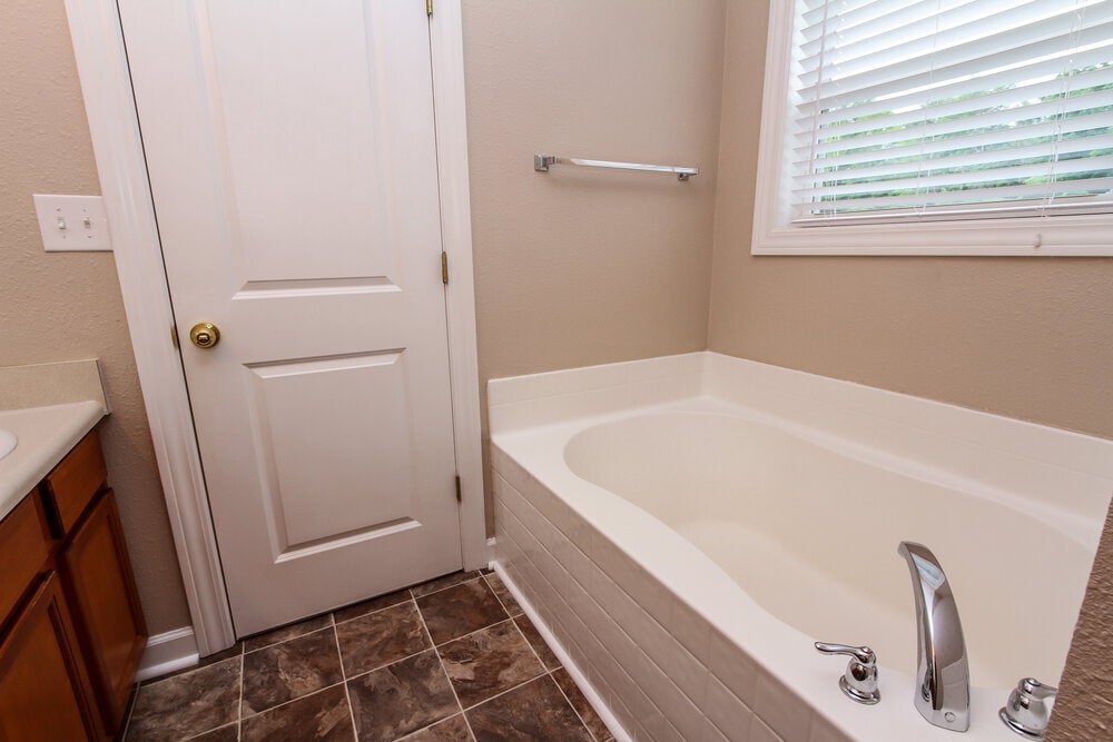 Building Photo - 5834 Long Lake Ln.