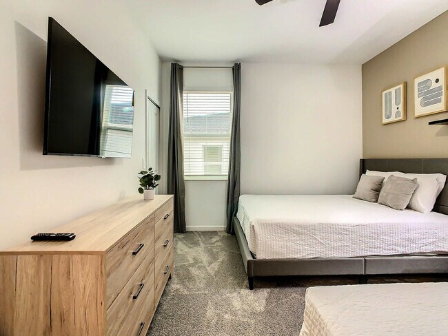 Building Photo - 9335 Sommerset Hills Dr