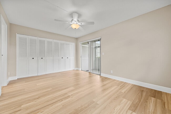 Building Photo - 723 Flanders Dr