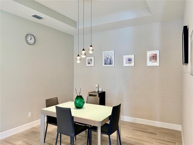 Building Photo - 6111 Mesa Gln