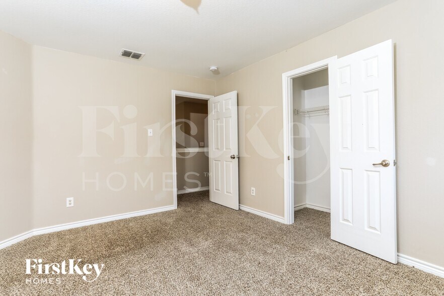 Building Photo - 1746 Summerwood Ln