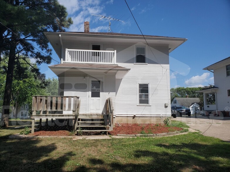 Building Photo - 608 Red Wing Ave