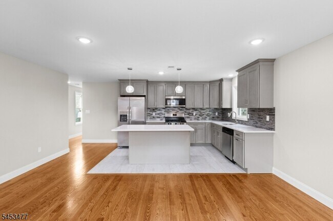 Building Photo - 806 2nd Ave