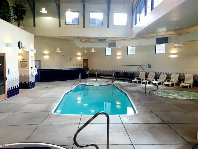 Building Photo - Large 2 BR + Loft in Wildernest (Sleeps li...