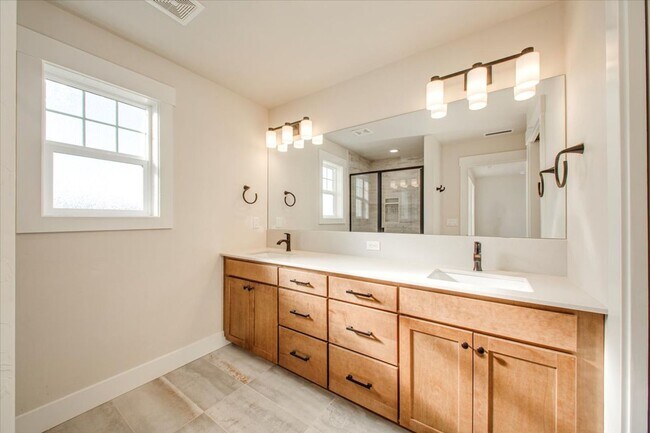 Building Photo - Luxury Townhome in the Heart of Eagle — 3 Beds + 3 Baths + Premium Amenities