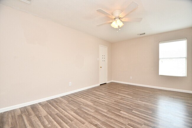 Building Photo - 5418 Cinnamon Lake Dr