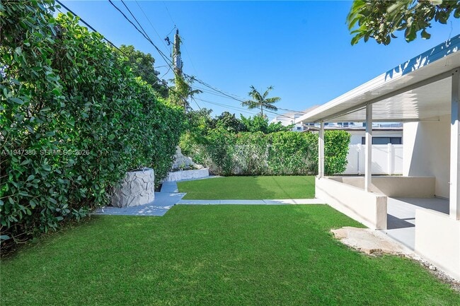 Building Photo - 2350 SW 26th St