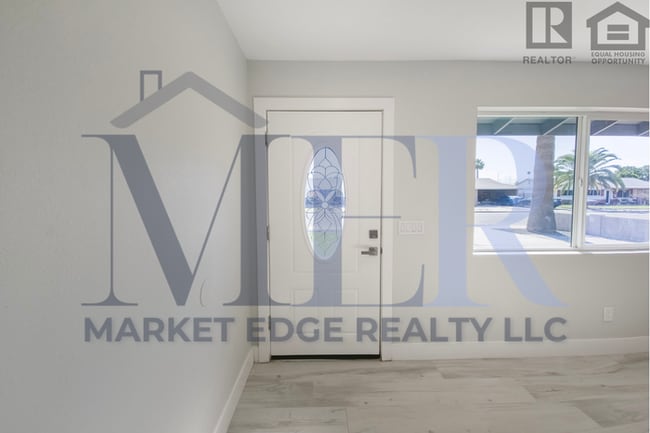 Building Photo - 4Bed/2Bath House at University/Dobson--Complete Remodel w/Pool!