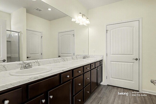 Building Photo - 103 W Tecoma Ln