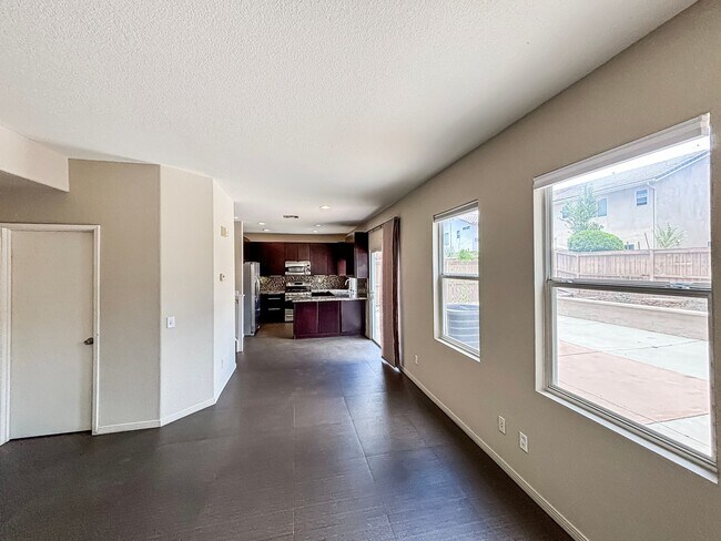 Building Photo - Beautiful 4BD/2.5BA House in Eastlake W/ O...