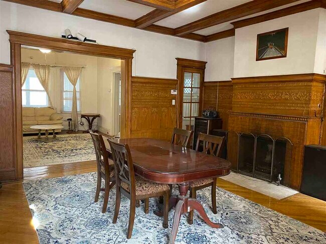 Building Photo - 163 Jewett Ave