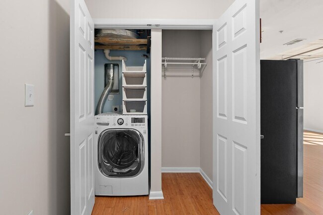 Building Photo - 1 Cool Blow St