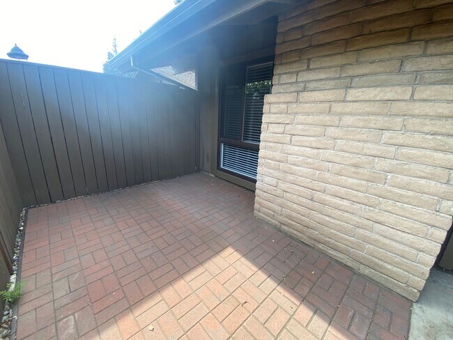 Building Photo - 9746001/45