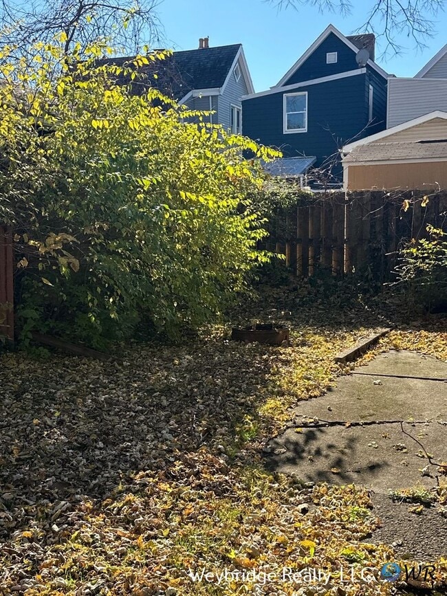 Building Photo - 407 Jackson Ave