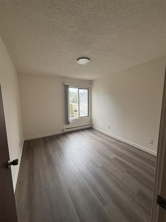 Interior Photo - Crestview