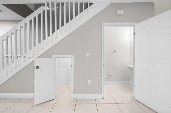 Building Photo - 7929 Tuscany Dr