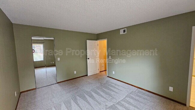 Building Photo - 3335 S Ammons St