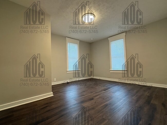 Building Photo - 160 160 1/2 Lake St. - 160