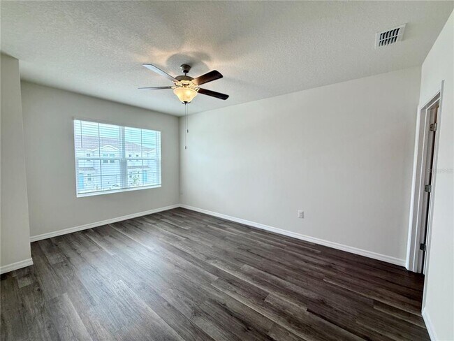 Building Photo - 1213 BALSAM Dr