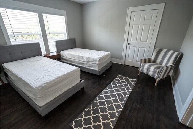 Building Photo - 2836 Pearl St