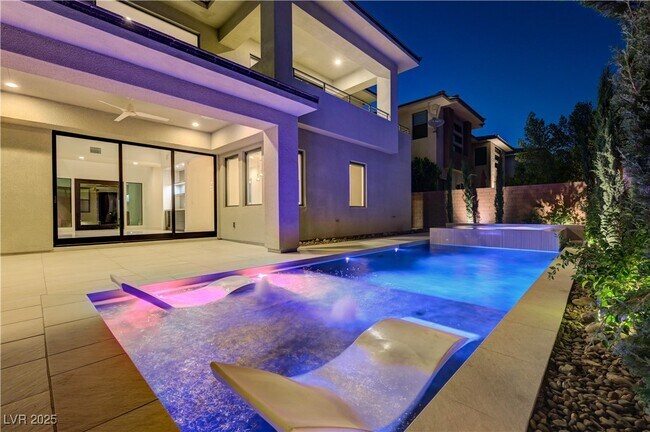 Building Photo - 68 Grey Feather Dr