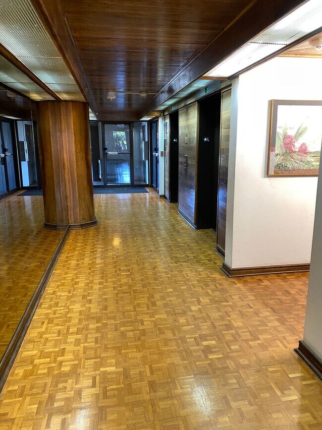 Building Photo - 2040 Nuuanu Ave