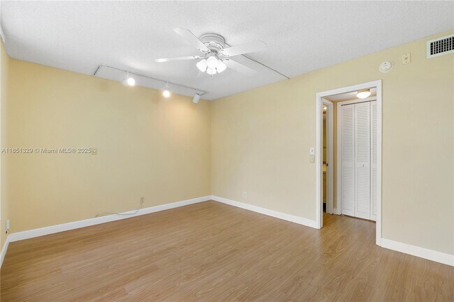 Building Photo - 3351 S Palm Aire Dr