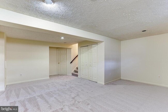 Building Photo - 6388 New Haven Ct