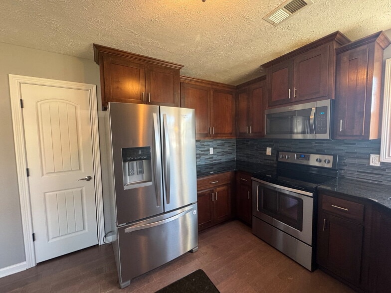 Building Photo - 1351 Freedom Dr