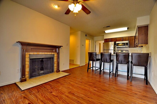 Building Photo - 6910 Skillman St
