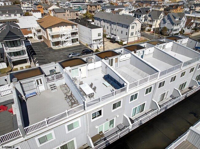 Building Photo - 9616 Pacific Ave