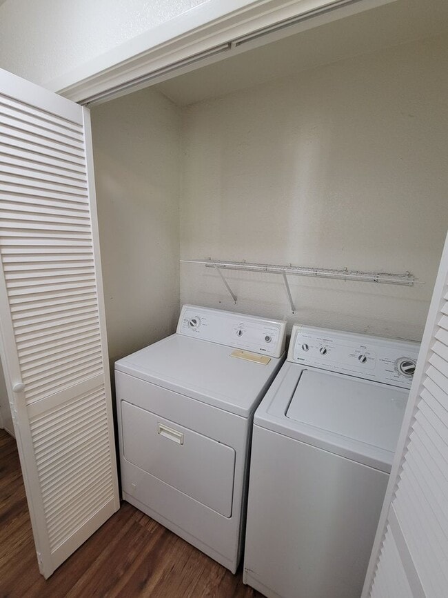 Building Photo - Two Story 3 Bedroom 2 Bath Condo in Chico ...