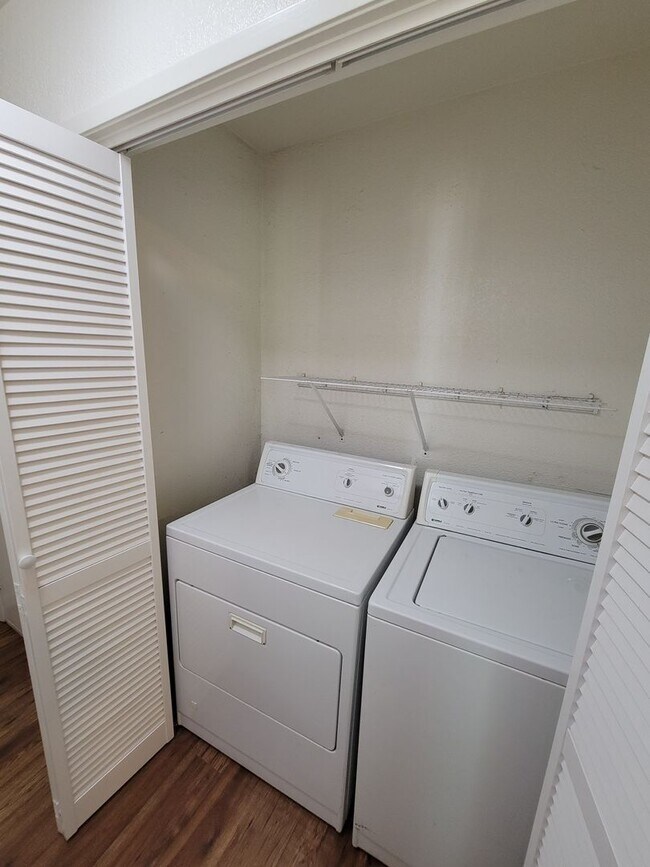 Building Photo - Two Story 3 Bedroom 2 Bath Condo in Chico for Rent!