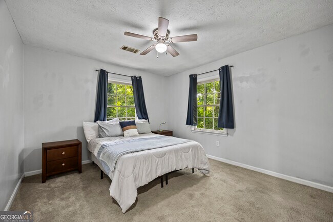Building Photo - 527 University Cir
