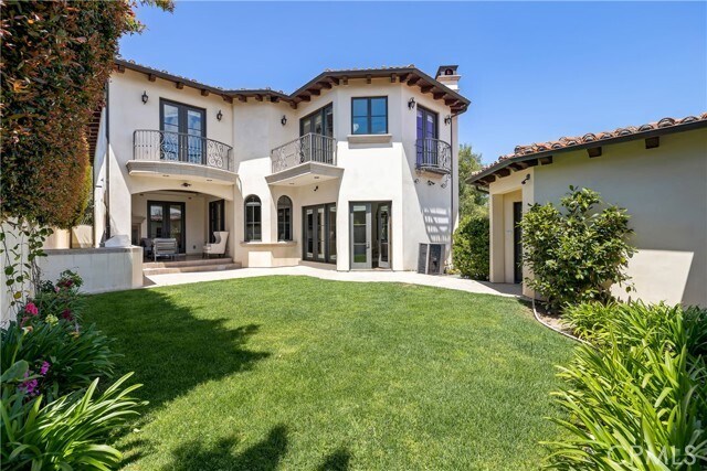 Building Photo - 718 N Poinsettia Ave