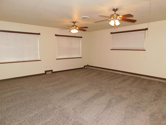 Building Photo - 4813 Woodview Dr