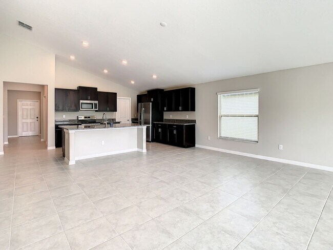 Building Photo - Beautiful 4 bedroom 2.5 bathroom Single Family House! Like new!