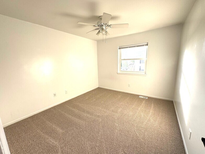 Building Photo - 725 Alder Cir