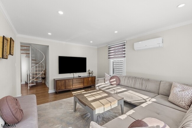 Building Photo - 48 Hobart Pl