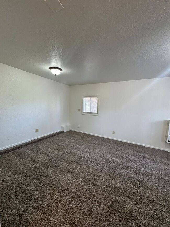 Building Photo - Charming Riverfront Cottage in Verdi – One...