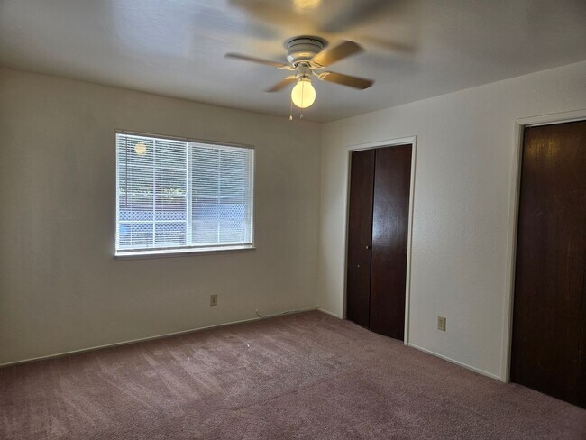 Building Photo - 1526 Locke Rd