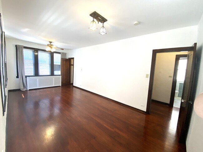 Building Photo - 5434 N Spaulding Ave