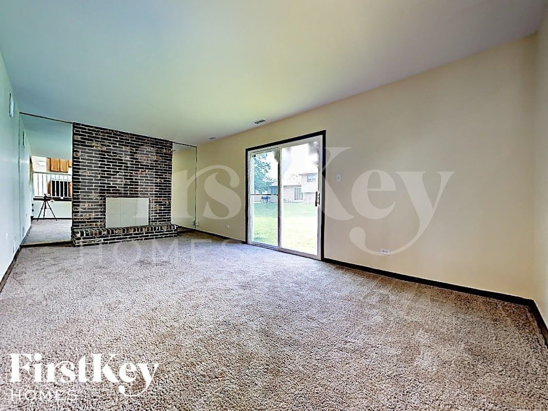 Building Photo - 6048 White Birch Ln