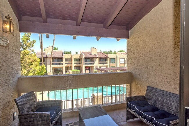 Building Photo - 8651 E Royal Palm Rd