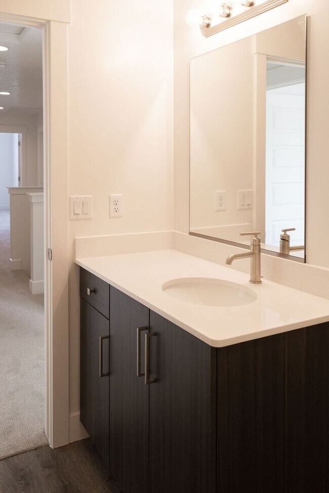 Building Photo - Spacious 4-Bed Home in Sage Canyon