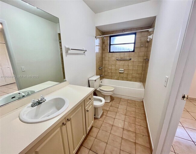 Building Photo - 1095 W 37th St
