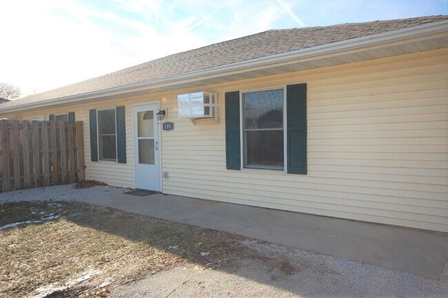 Building Photo - 105-107 South Plum