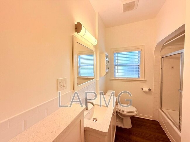 Building Photo - 2751 Pomeroy Ave