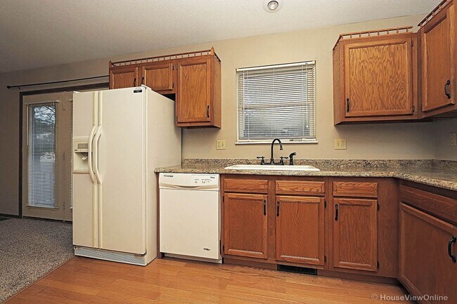 Building Photo - 4 Bedroom House in Cape